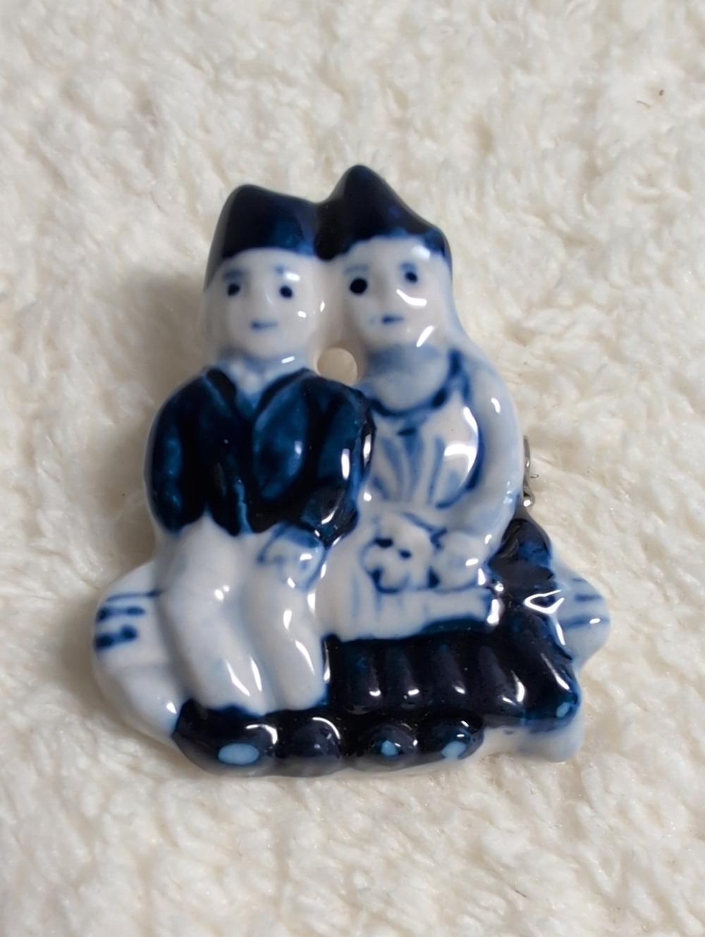 Vintage Holland Blue and White Porcelain Couple Figurine Pin/Brooch